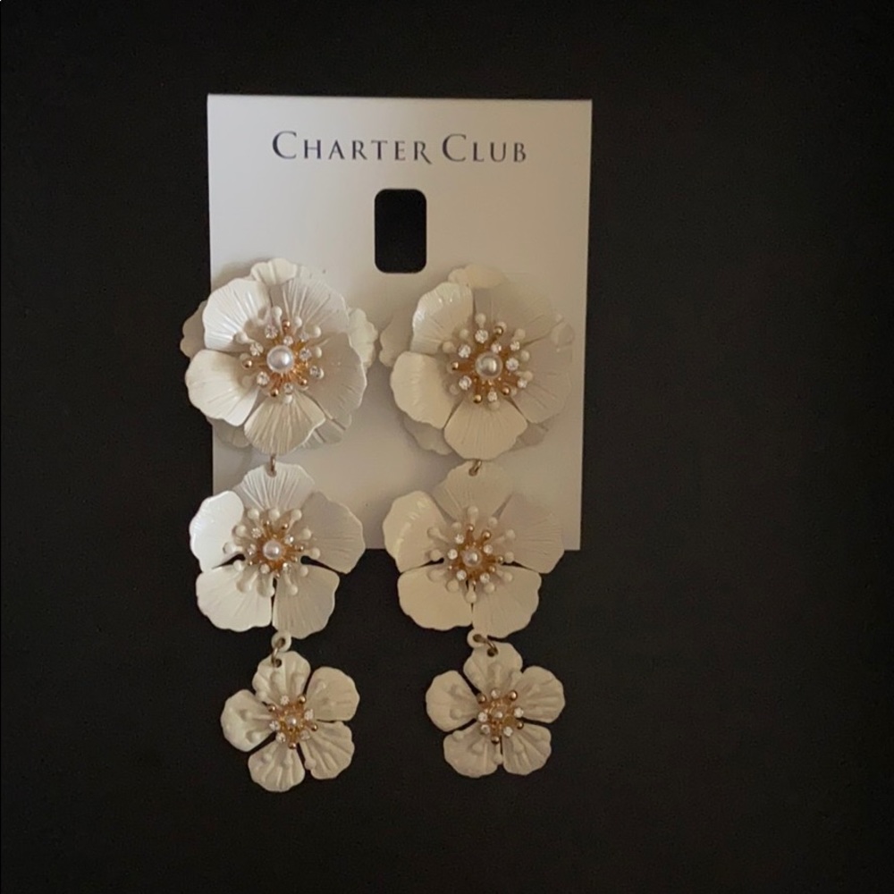 Earrings flower pearl tower